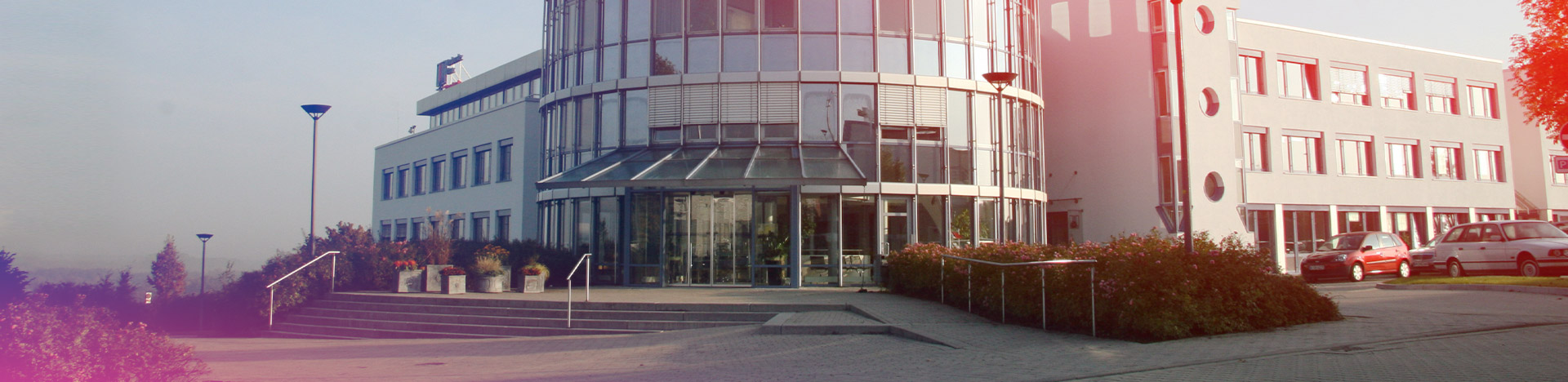 Foto vom Eingangsbereich des Verwaltungsgebäudes der Stadtwerke Unna 